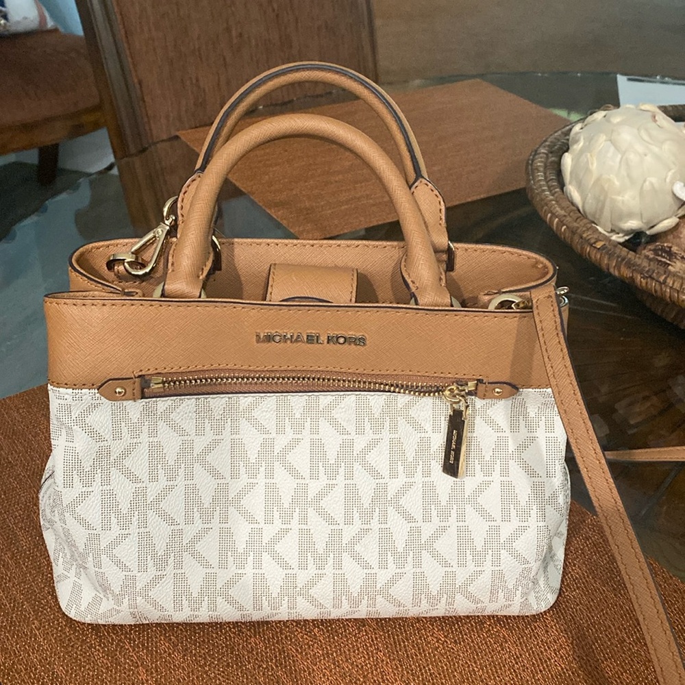Cute Michael Kors purse